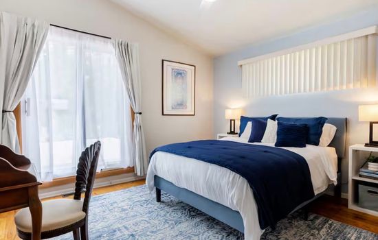 Cozy Family Getaway, 4 Blocks From The Beach!