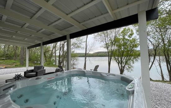 Stargazers' Retreat: A Tiny Home on the Riverside