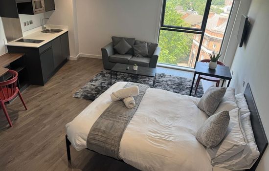 Liverpool Nook Studio Sleeps 2 with Street Parking