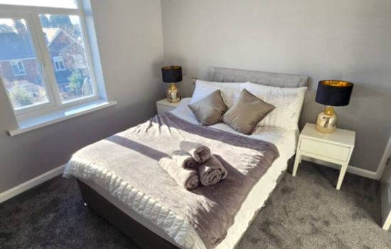 West Midlands Home - 3BR w/FREE Parking and WIFI