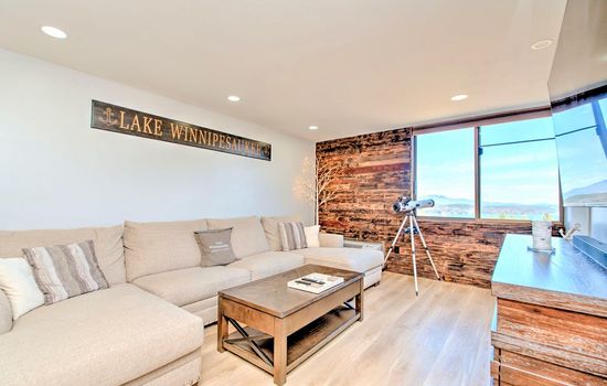Living Room with flat screen TV