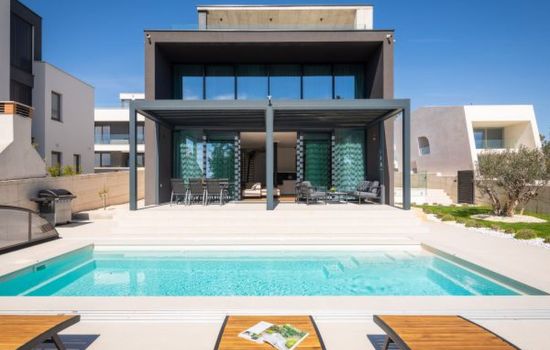 Villa Acacia with heated pool