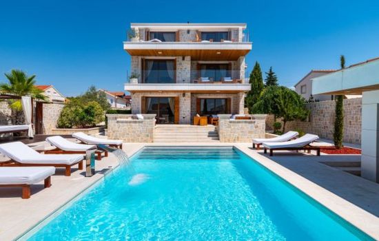 Villa Nena with heated pool, jacuzzi and sauna