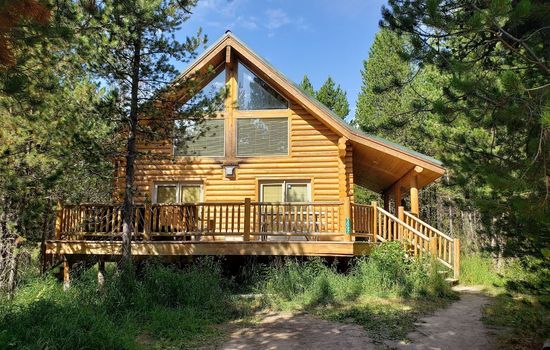 Surrounded by lush pine trees, our cabin is conveniently close to Henry Lake and Yellowstone National Park.