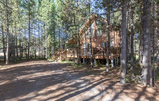 Tall Pines Lodge offers 5 Bedrooms and 3 Bathrooms.