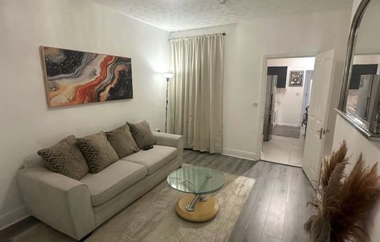 Bright & Comfortable 2-Bed Home 5 mins from Newcastle City Centre - Free Parking