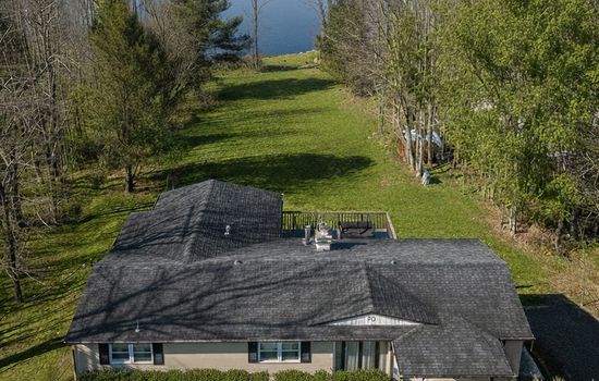 Lakefront Hot Tub Retreat • Gig WiFi • 75” TV • Dock • Sleeps 16