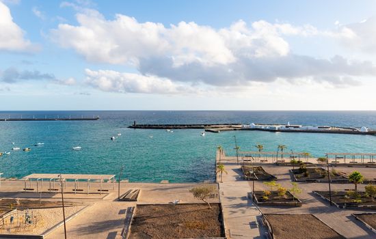 Fee4Me: First Line Luxury Apartment