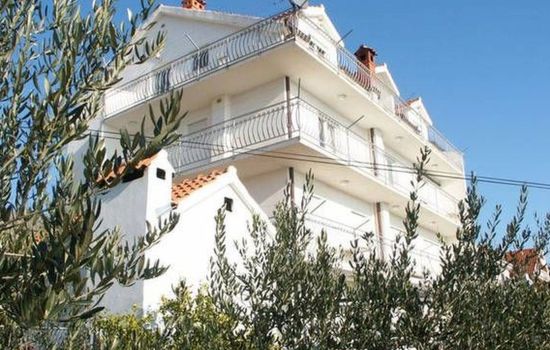 2. Etage Doppelbettzimmer ca.  20m² mit Balkon und Panoramameerblick Villa Mili