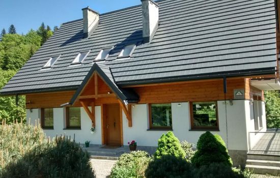 in den Bergen, Villa mit Panoramaterrasse