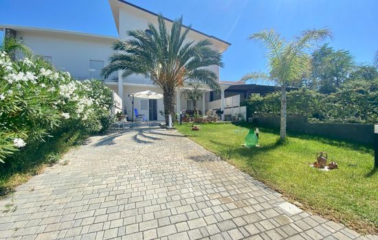 Villa Oasi, 50 m vom Strand entfernt, klimatisiert