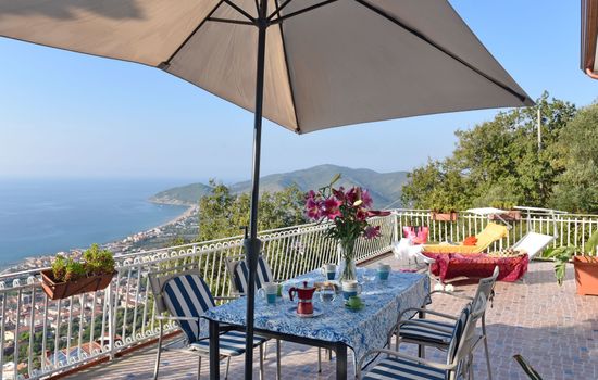 mit Meerblick und großer Terrasse