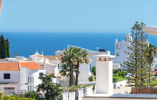 "Elena 1" mit Blick auf das Wasser