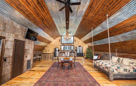 Connie barn lores 003