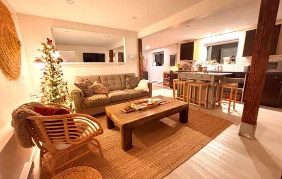 BowInn - Sauna & Walkable to Snug Cove