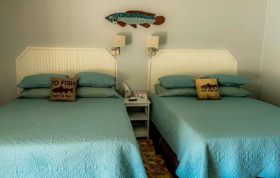 2 Queen beds Bowfin art piece 