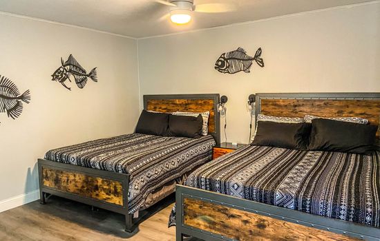 2 Queen beds