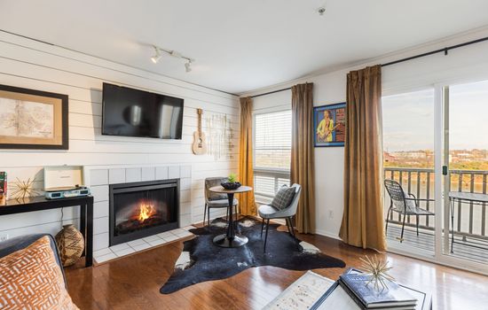 Downtown Nashville's Premier Riverside Getaway FREE PARKING