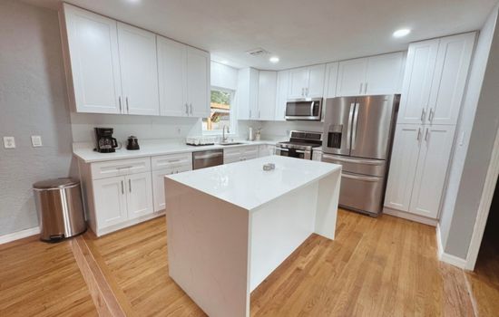 Family Home near Airport & Downtown