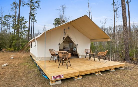 Lakeside Glamping Escape with Fishing & Boating