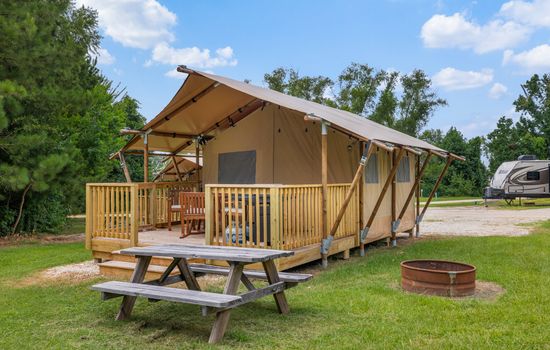 Your Peaceful and Cozy Lakeside Glamping Hideaway