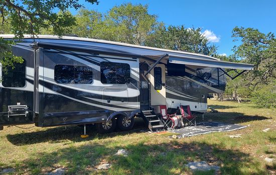 42 ft long Jayco Pinnacle