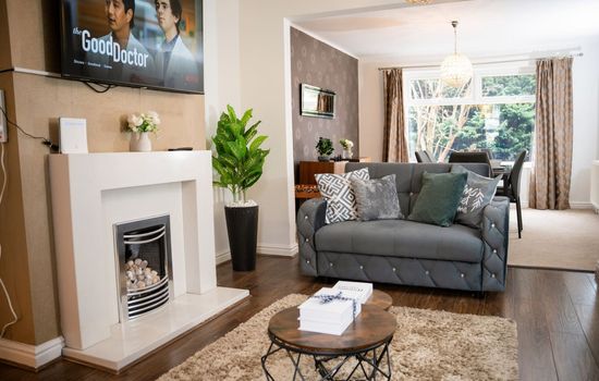 Modern & Spacious 4-Bedroom Residence in Crumpsall