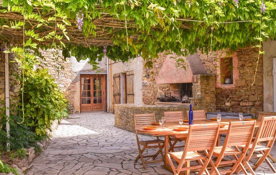 Charmantes Natursteinhaus mit Pool