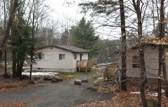 Lakefront Bala Cottage Perfect for Family Reunions, Sleeps Over 30 People