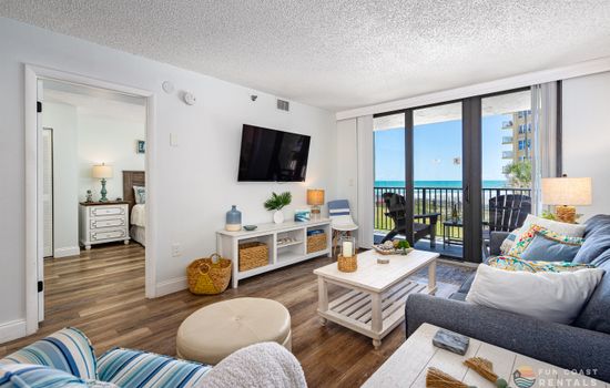 Spacious Living Room with Ocean Views and 55" Smart TV!