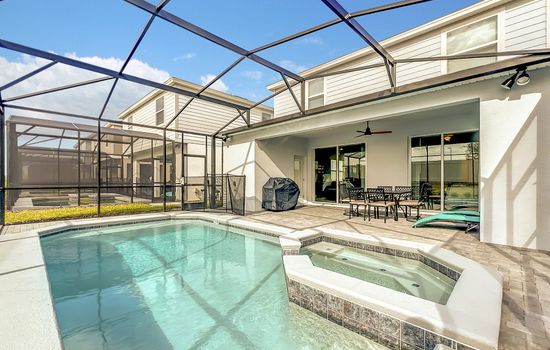 Spacious villa w/ pool & Spa near Disney