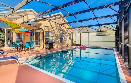 Family retreat w/ pool & game room