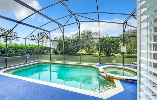 Family retreat near Disney w/ pool & spa