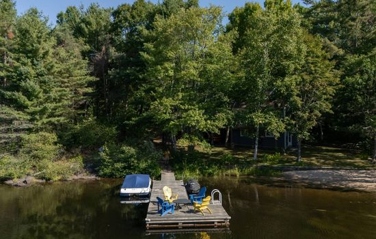 Cozy Lake Muskoka Retreat | Sauna & Fire-pit