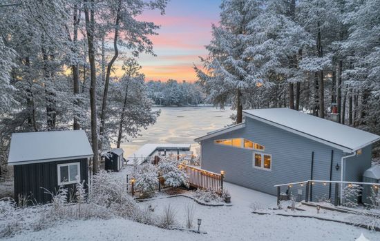 Cozy Lakefront Cottage•Breathtaking Views•Firepit