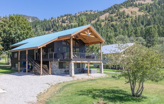 Canyon Pines Retreat is a 6-bedroom 3-bath  home with lots of space for large groups