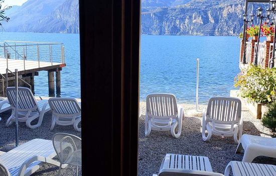 Zwei-Zimmer-Wohnung mit Seeblick