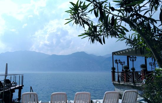 Zwei-Zimmer-Wohnung mit Seeblick