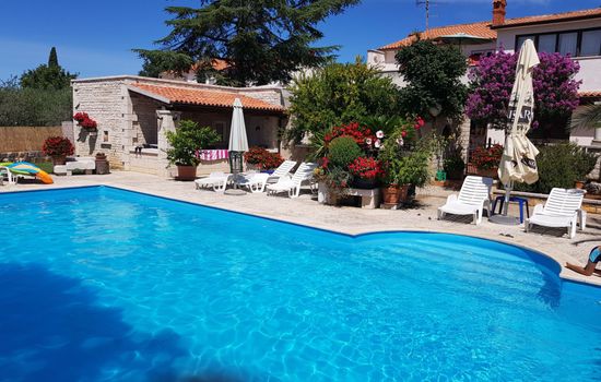 Wohnung mit Schwimmbad