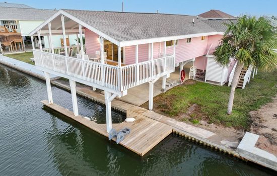Bayfront Escape • Kayaks, Decks & 2 King Beds