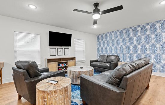 Sapphire • 3 King Beds • Walk to Beach • East End