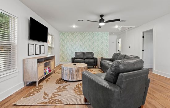 Emerald • 3 King Beds • Walk to Beach • East End