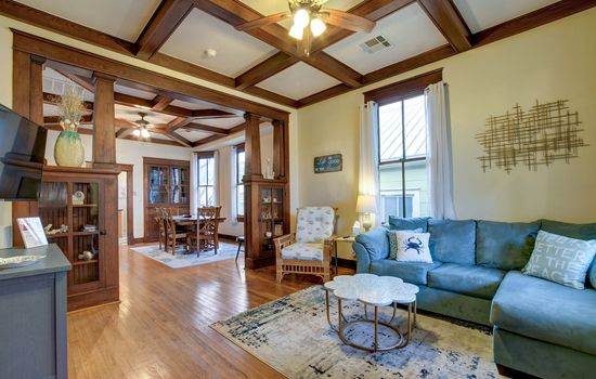 Walk to Beach•2 King Beds•Dog-Friendly Bungalow