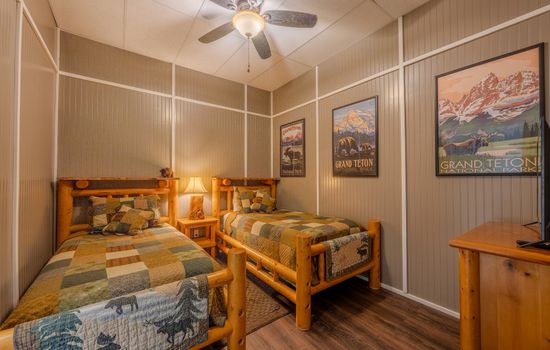 Lazy Moose Lodge-Teton Room - From Door