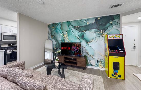 Longhorn II*Walk to UT*2 bd*West University