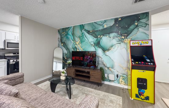 Longhorn II*Walk to UT*2 bd*West University