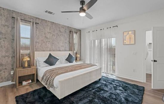 Longhorn III | Walk to UT • Moody Center