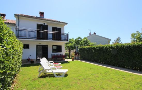 Pinia in Strandnähe  mit Garten