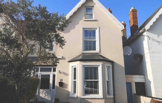 Separate studio in Victorian House on seafront 