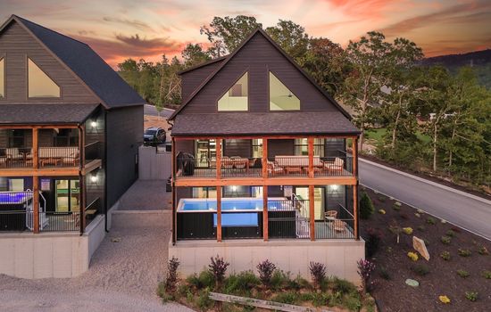 Heated private pool, Lake view, Wheelchair accessible | Thistle Cottage